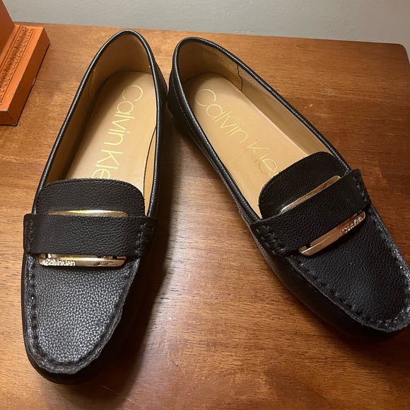 Calvin Klein black and gold loafer flats. Sz 8.5 Medium - Picture 2 of 9